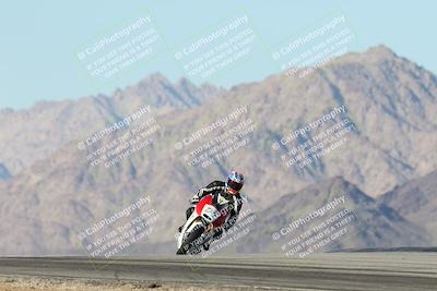 media/Dec-01-2025-Moto Forza (Mon) [[2daa91e15f]]/3-Beginner Group/Session 4 Turn 9/